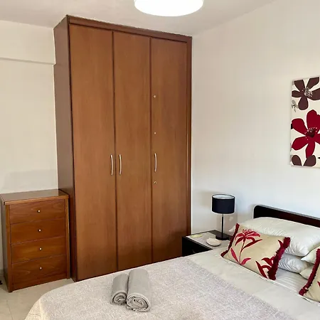 2 Bedroom Penthouse In With Communal Pool Apartment *