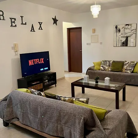 아파트 2 Bedroom Penthouse In With Communal Pool *