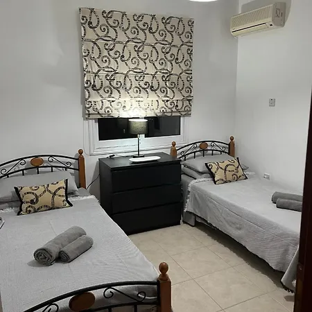 아파트 2 Bedroom Penthouse In With Communal Pool