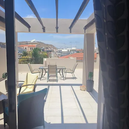 아파트 2 Bedroom Penthouse In With Communal Pool