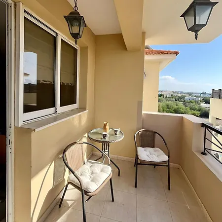 아파트 2 Bedroom Penthouse In With Communal Pool *