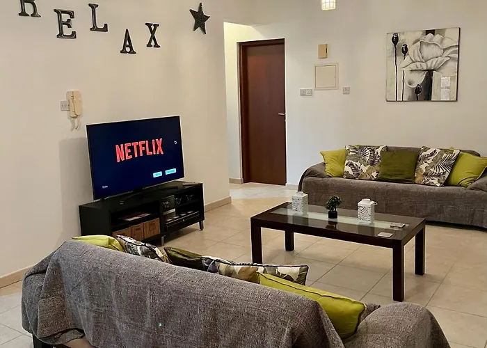 Apartmán 2 Bedroom Penthouse In With Communal Pool *