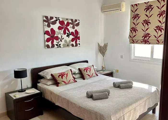 2 Bedroom Penthouse In With Communal Pool Daire Voroklini