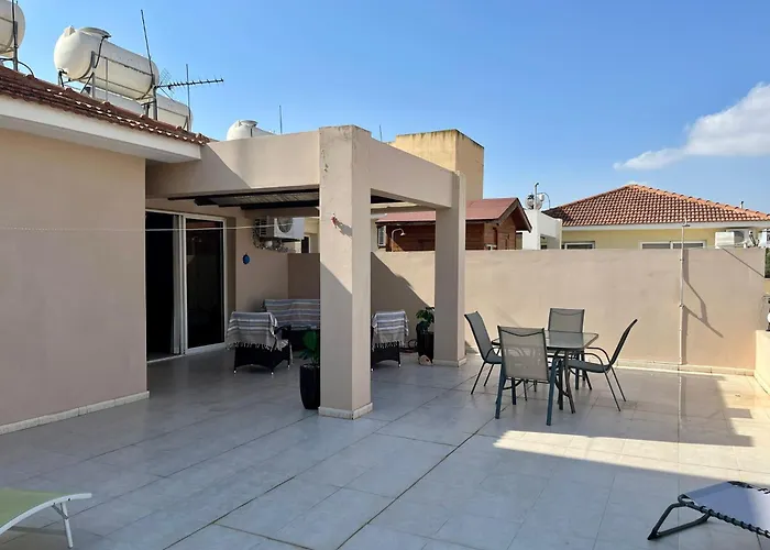 2 Bedroom Penthouse In With Communal Pool * Voroklini